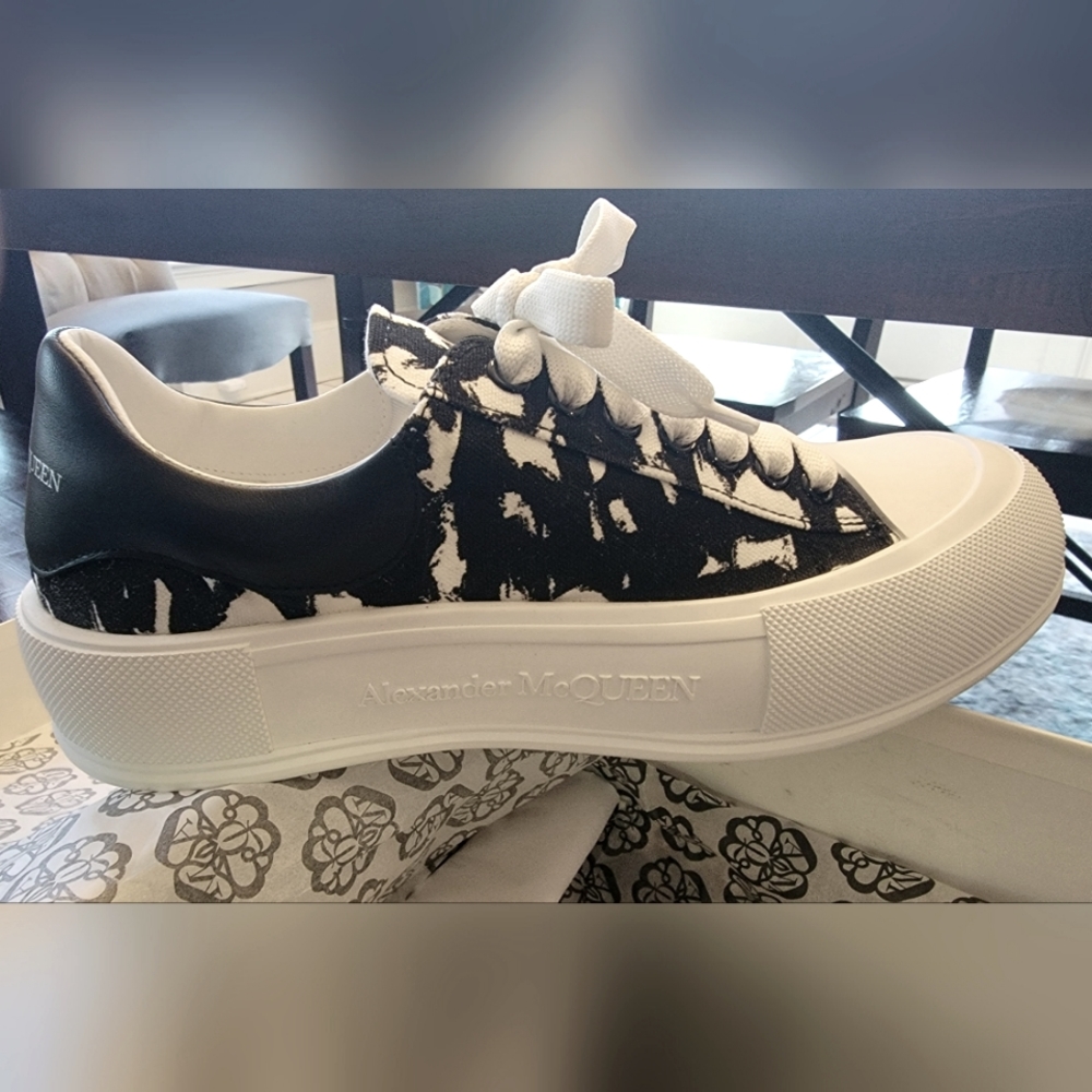 Alexander McQueen Black White Graffiti Logo Print Platform Sole Sneakers EU 43